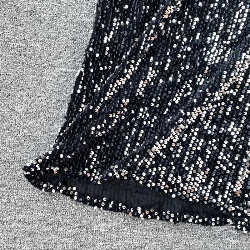 Kleid mit Pailletten, V-Ausschnitt und Schnürung in der Taille