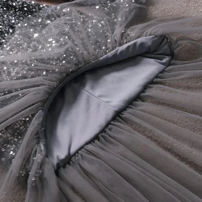 Pailletten-Kleid mit Flügelärmeln