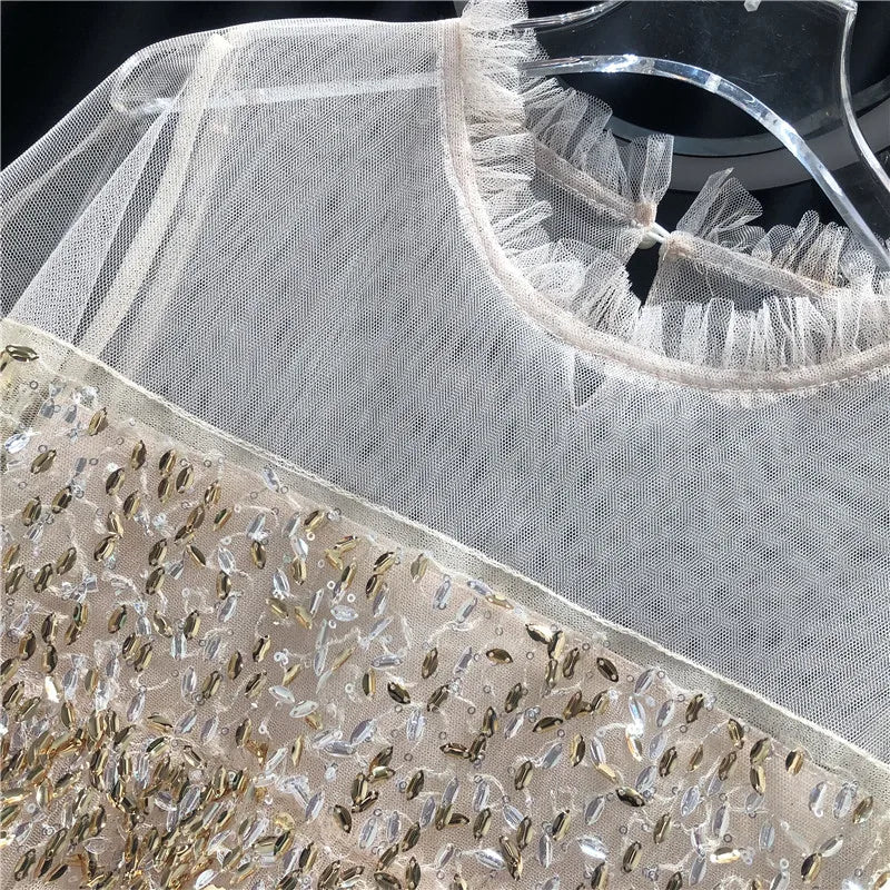 Plissierte beige Pailletten-Robe