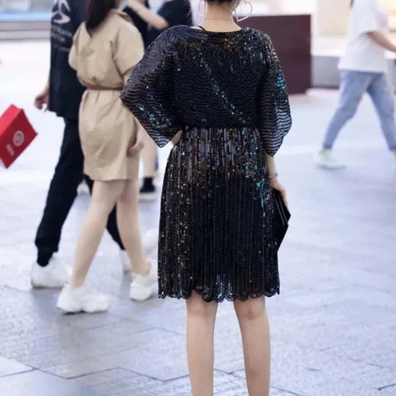 Pailletten-Kleid mit V-Ausschnitt