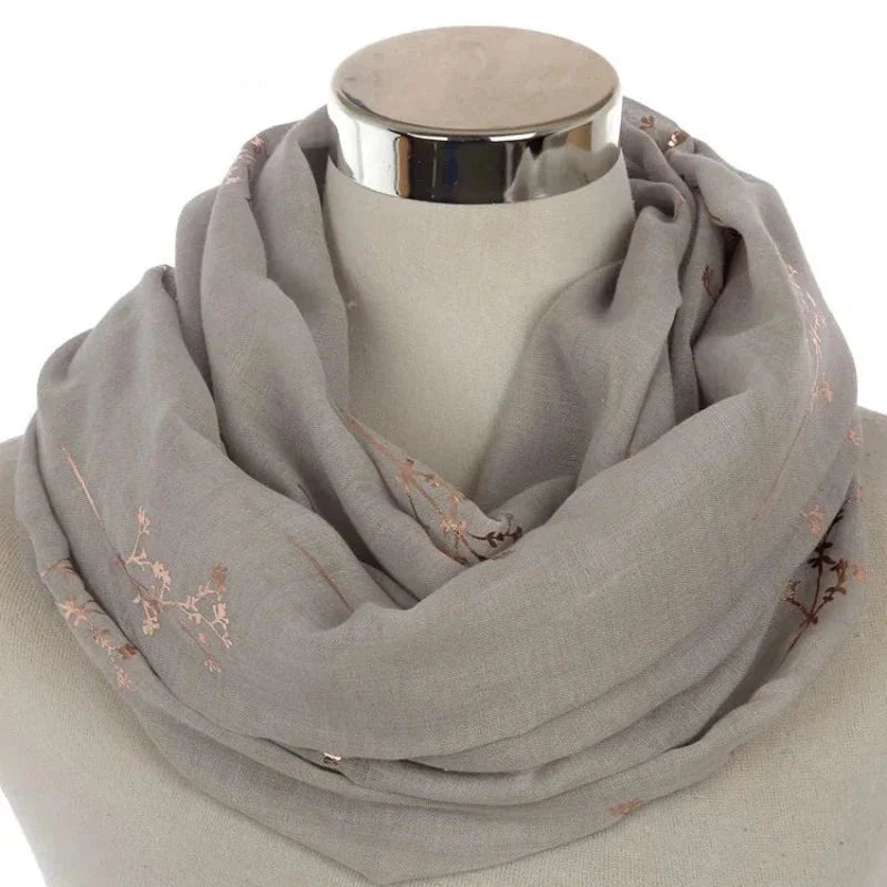 Snood mit goldenen Blättern