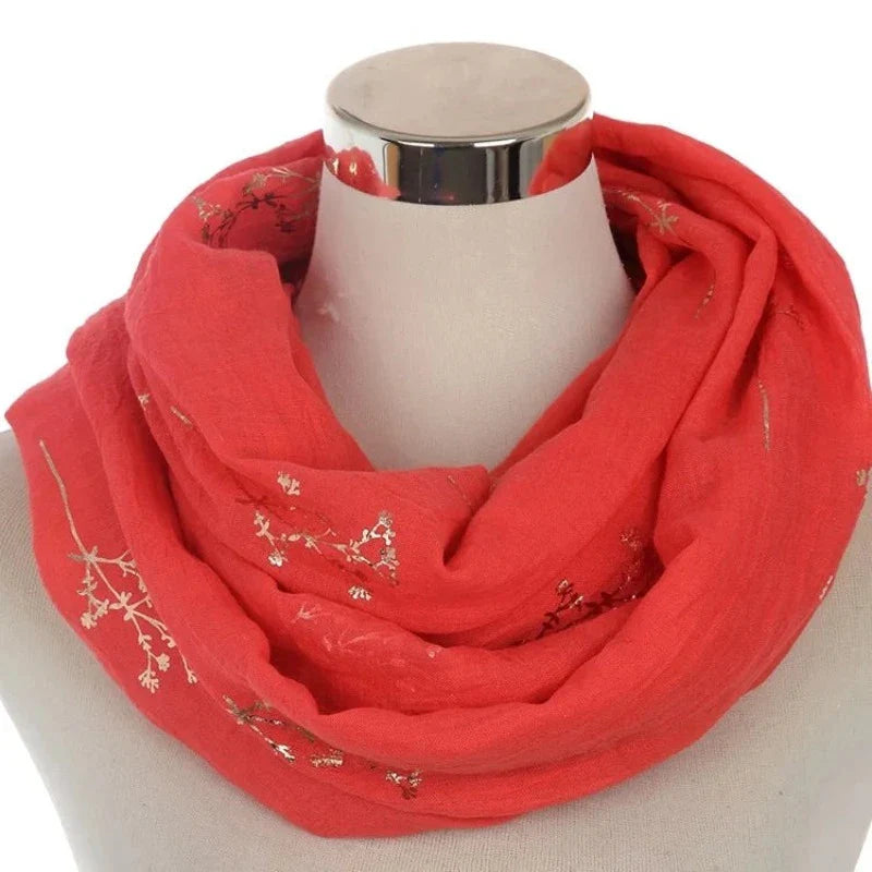 Snood mit goldenen Blättern