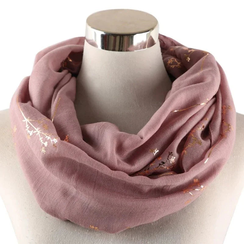 Snood mit goldenen Blättern