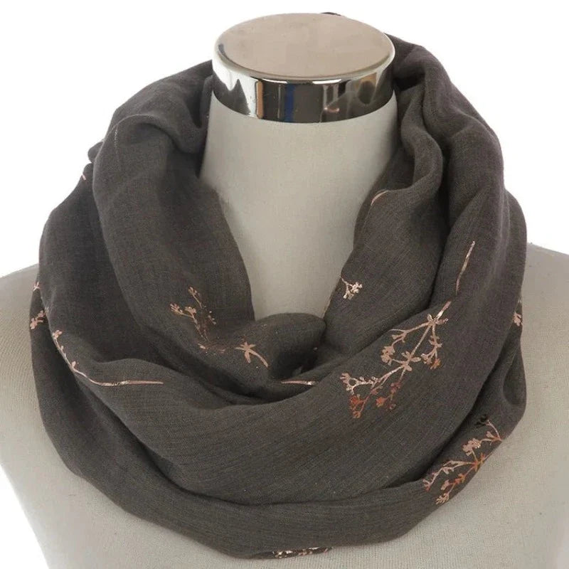 Snood mit goldenen Blättern