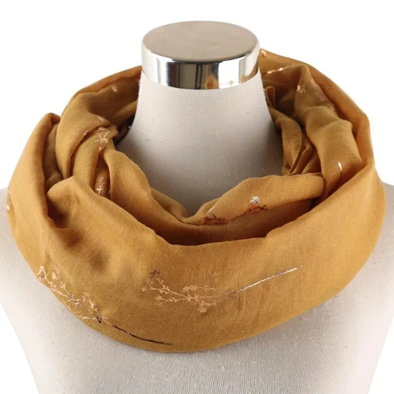 Snood mit goldenen Blättern
