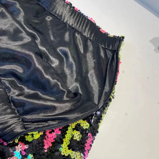 Rock mit Pailletten und Buchstaben