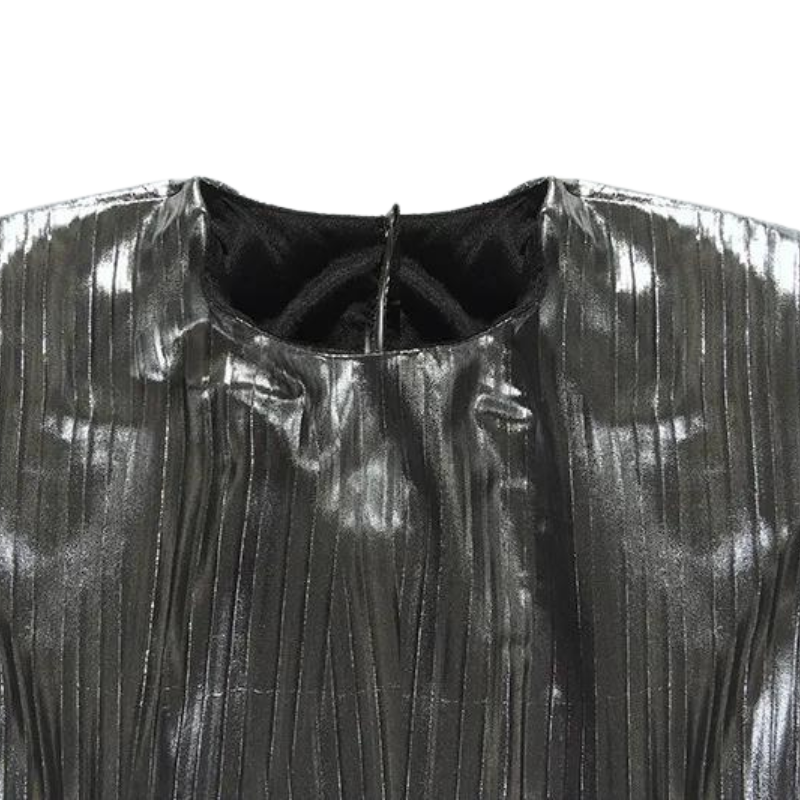 Silbernes Kleid mit Gürtel