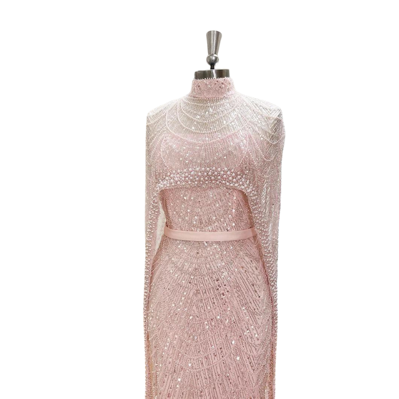 Abendkleid mit Pailletten und Perlen