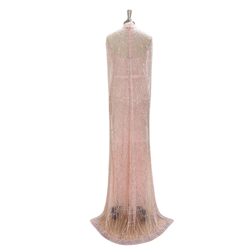 Abendkleid mit Pailletten und Perlen