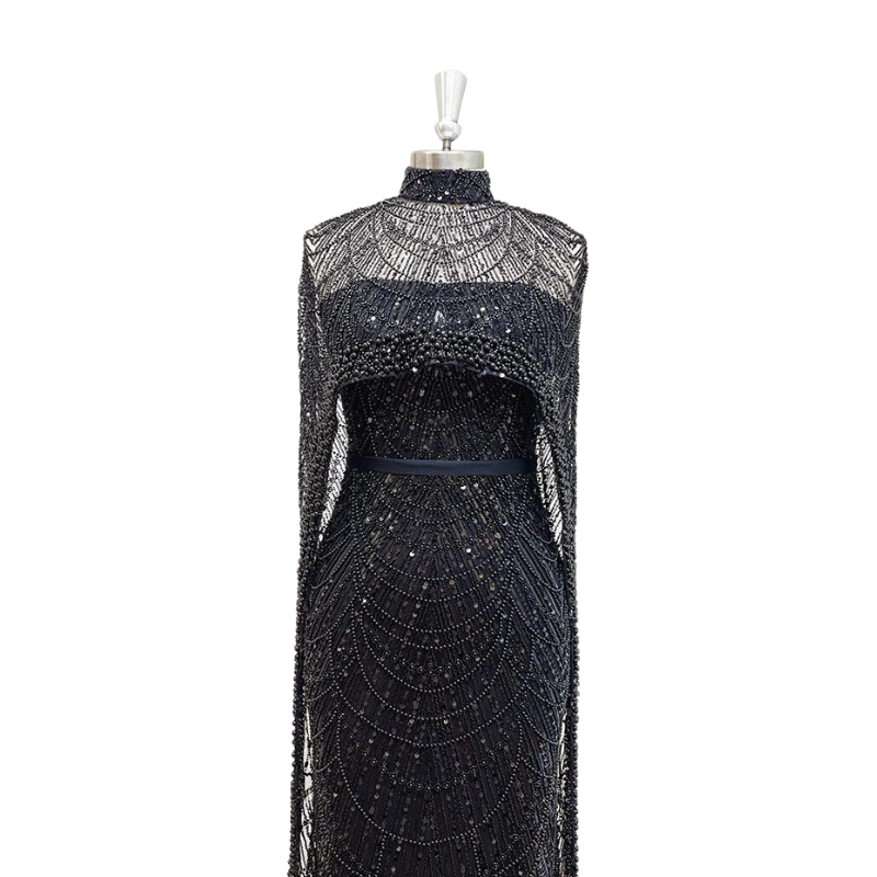 Abendkleid mit Pailletten und Perlen