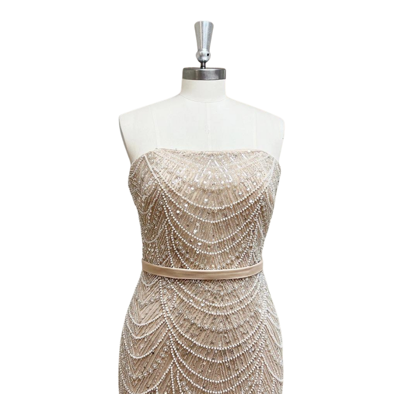 Abendkleid mit Pailletten und Perlen