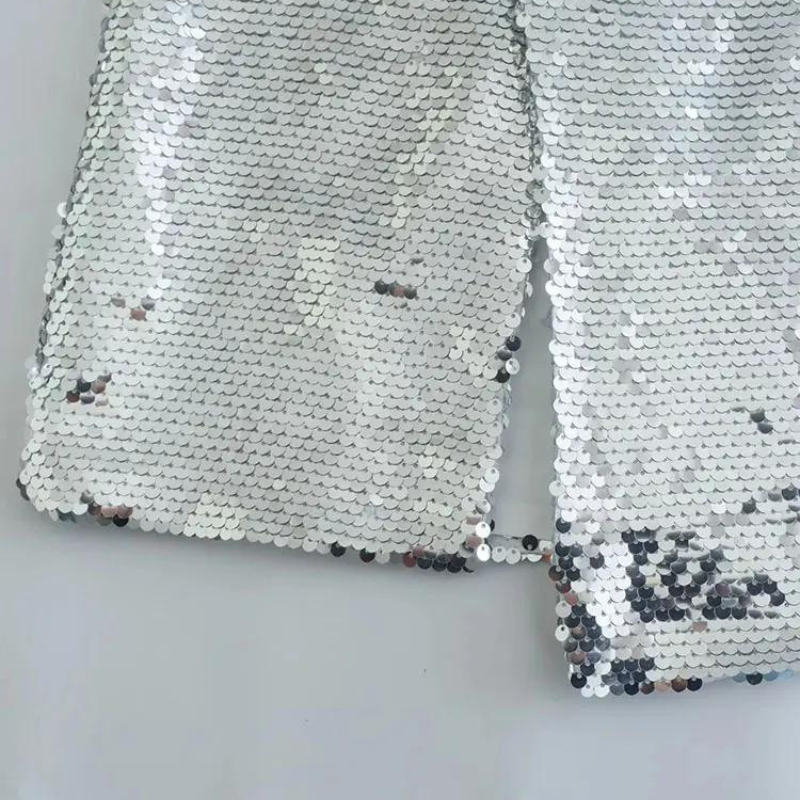Kurzer Paillettenrock in Silber