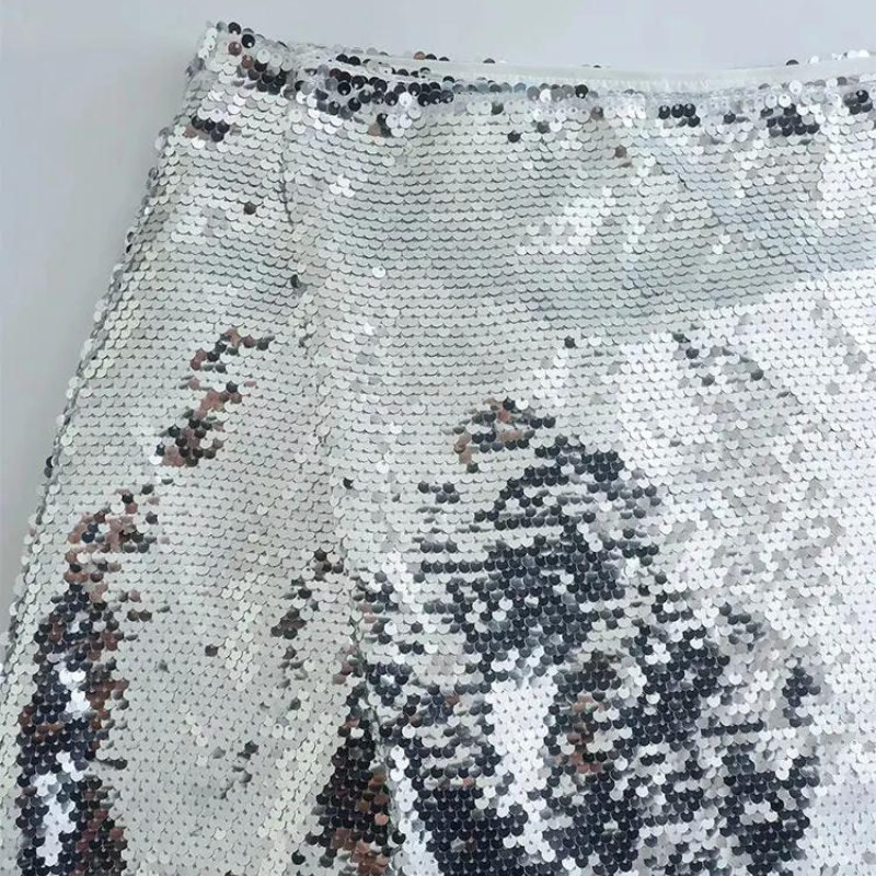 Kurzer Paillettenrock in Silber