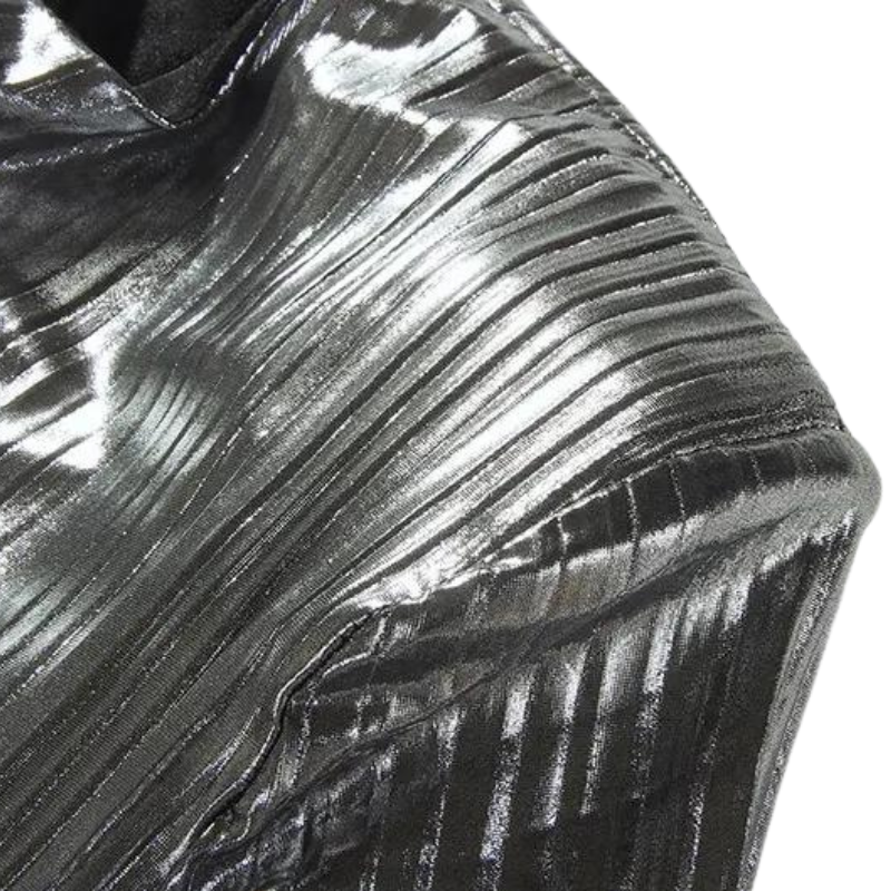 Silbernes Kleid mit Gürtel