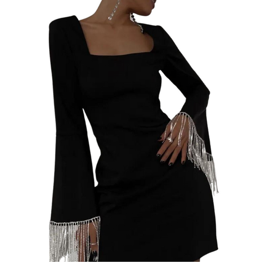 Schwarzes Kleid mit offenen Rücken, Fransen und Strass