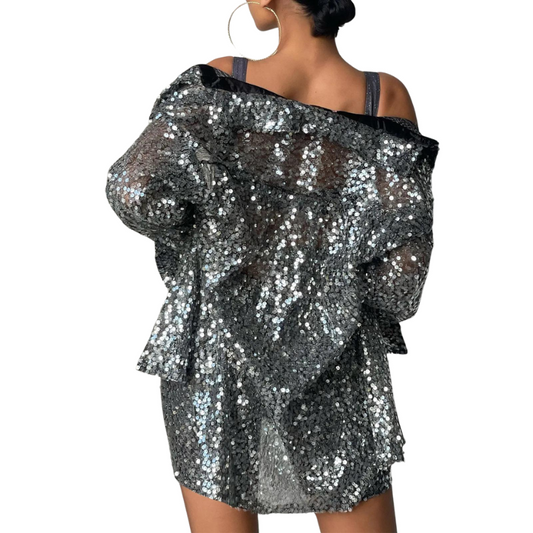 Hemd und Shorts mit silbernen Pailletten