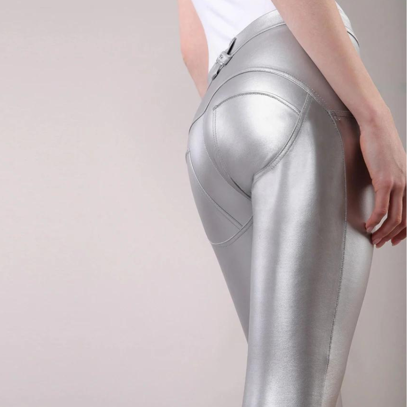 Schmaler silberfarbener Hose