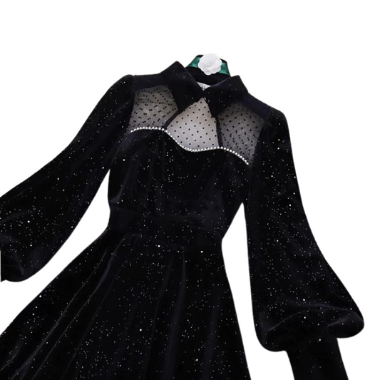 Schwarzes Samtkleid mit Pailletten