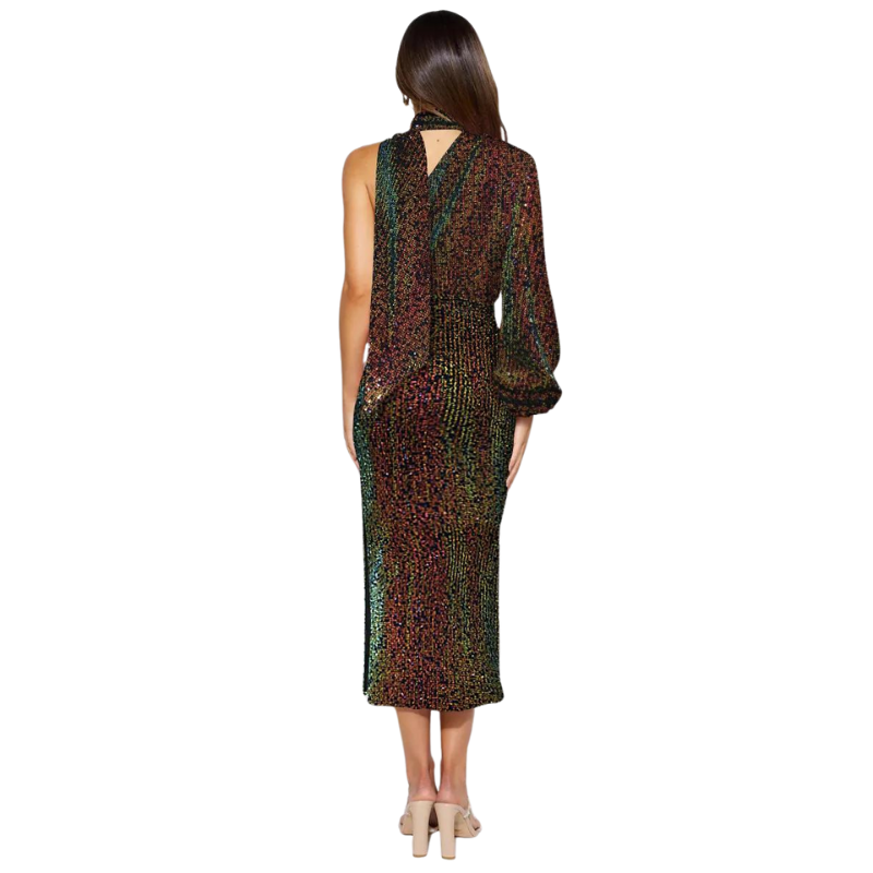 Pailletten-Kleid mit einem ärmellosen Design und Schal