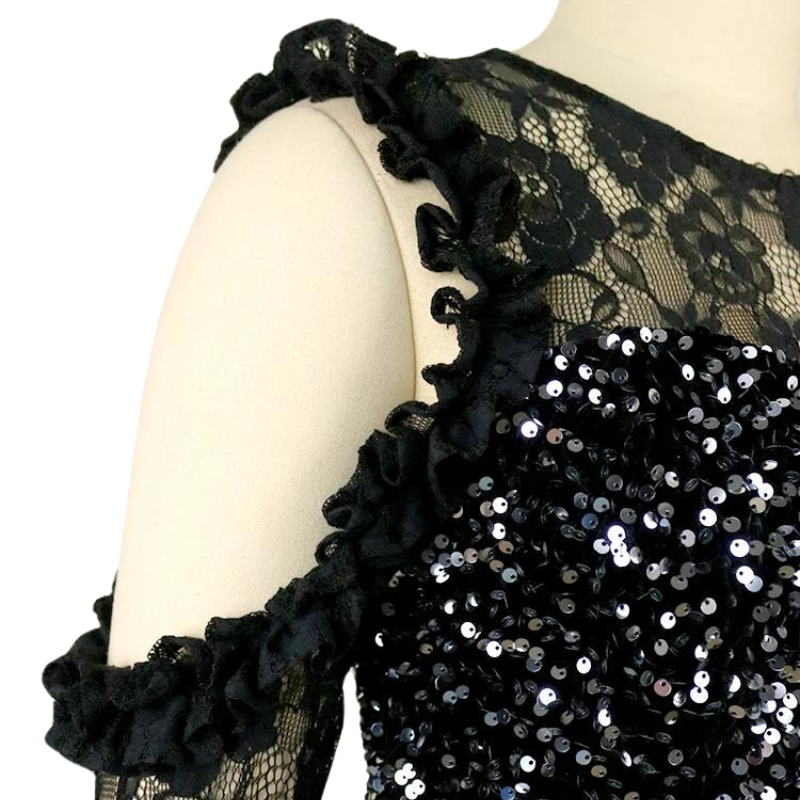 Schwarzes Pailletten-Kleid mit Spitzenärmeln