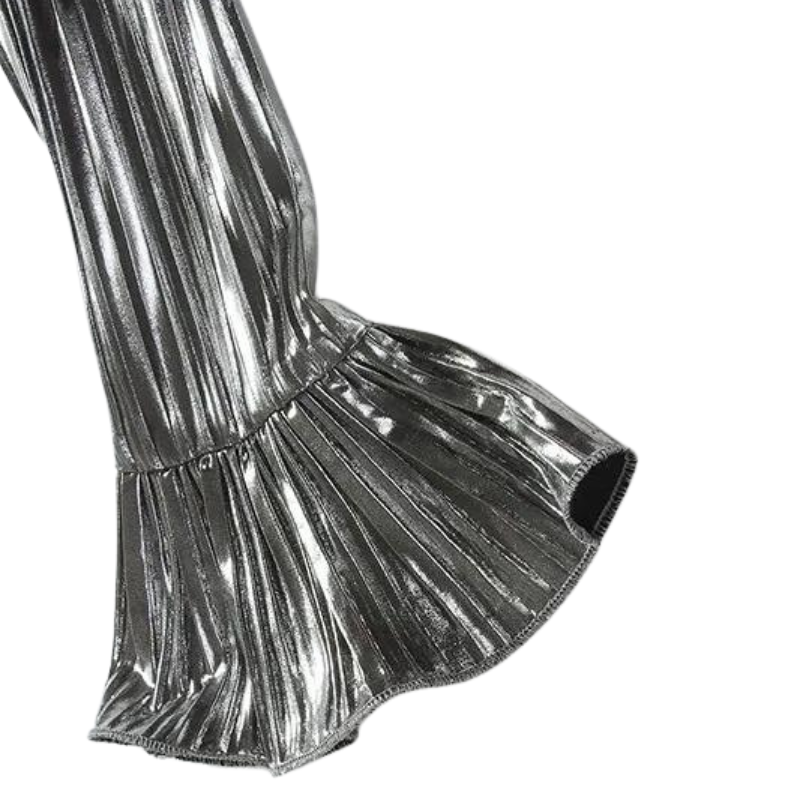 Silbernes Kleid mit Gürtel