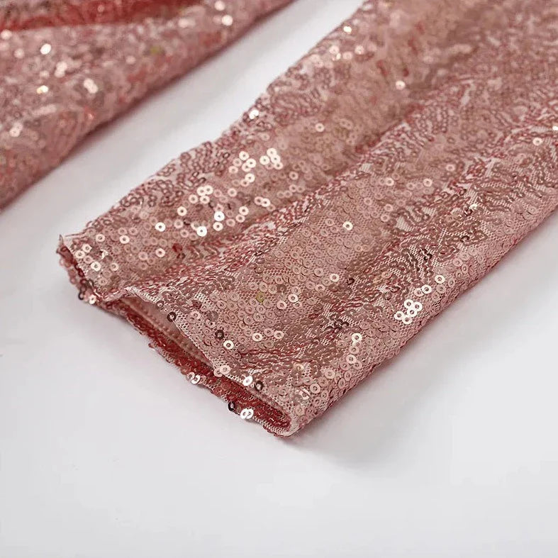 Pailletten-Kleid mit unteren Pelzdetails