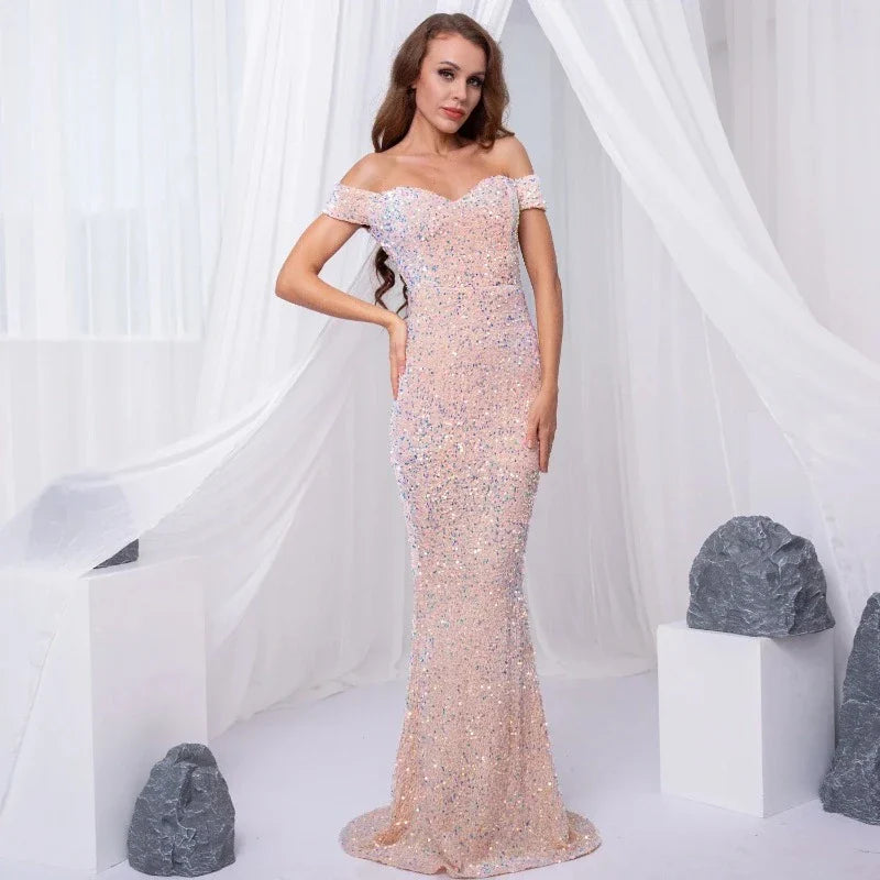 Langärmliges Paillette Kleid mit freier Schulter