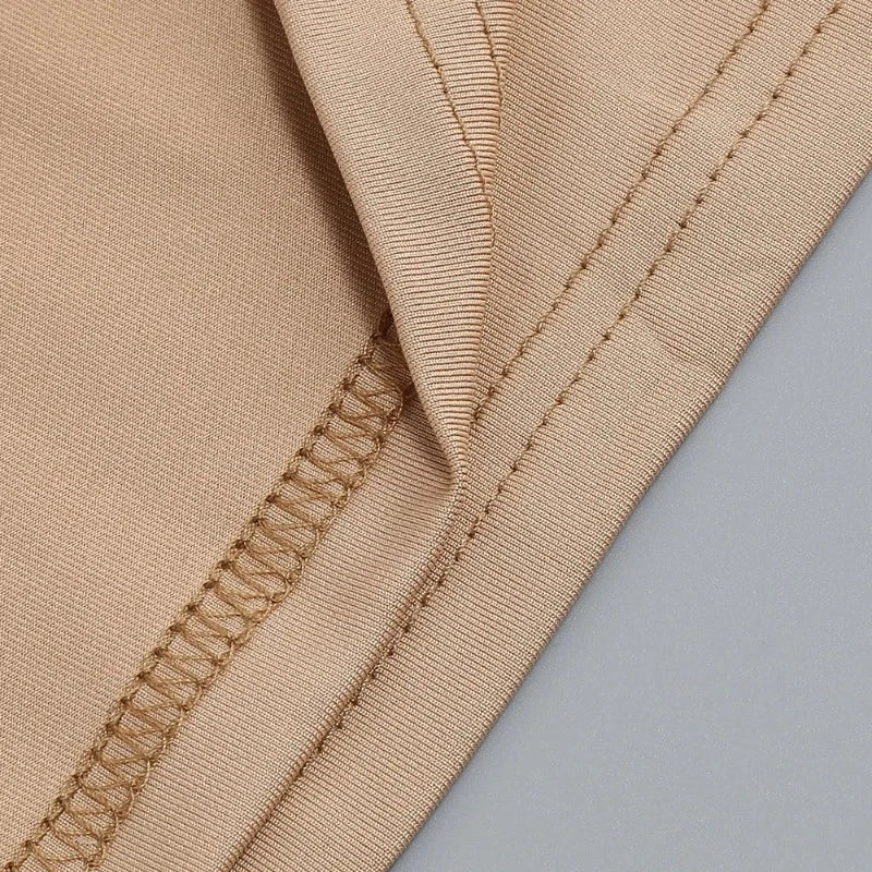 Langes Pailletten-Kleid mit Schnürung am Brustbereich