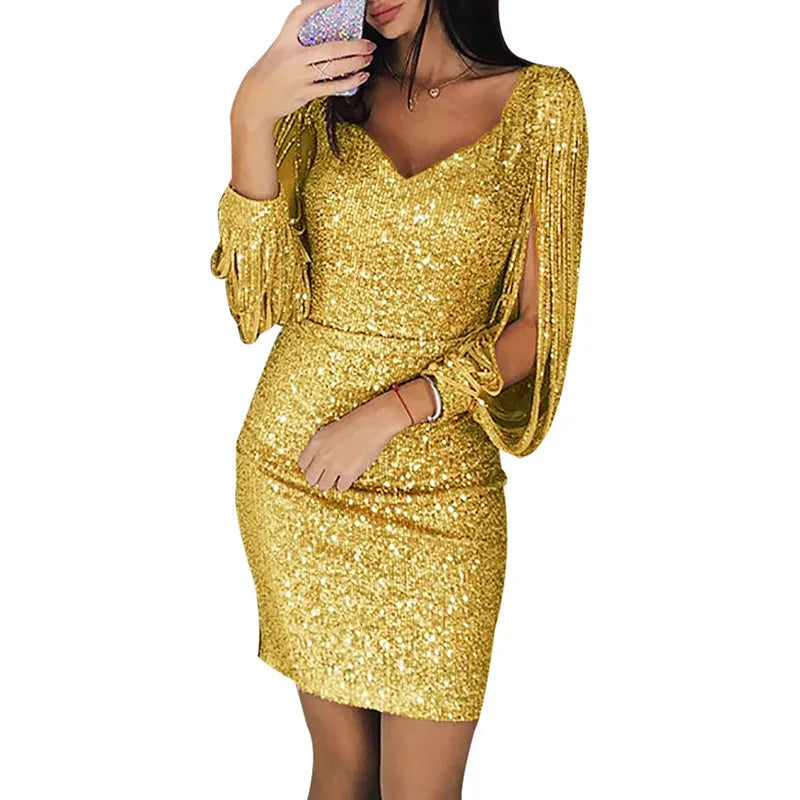Abendkleid mit Pailletten und offenem Ärmel