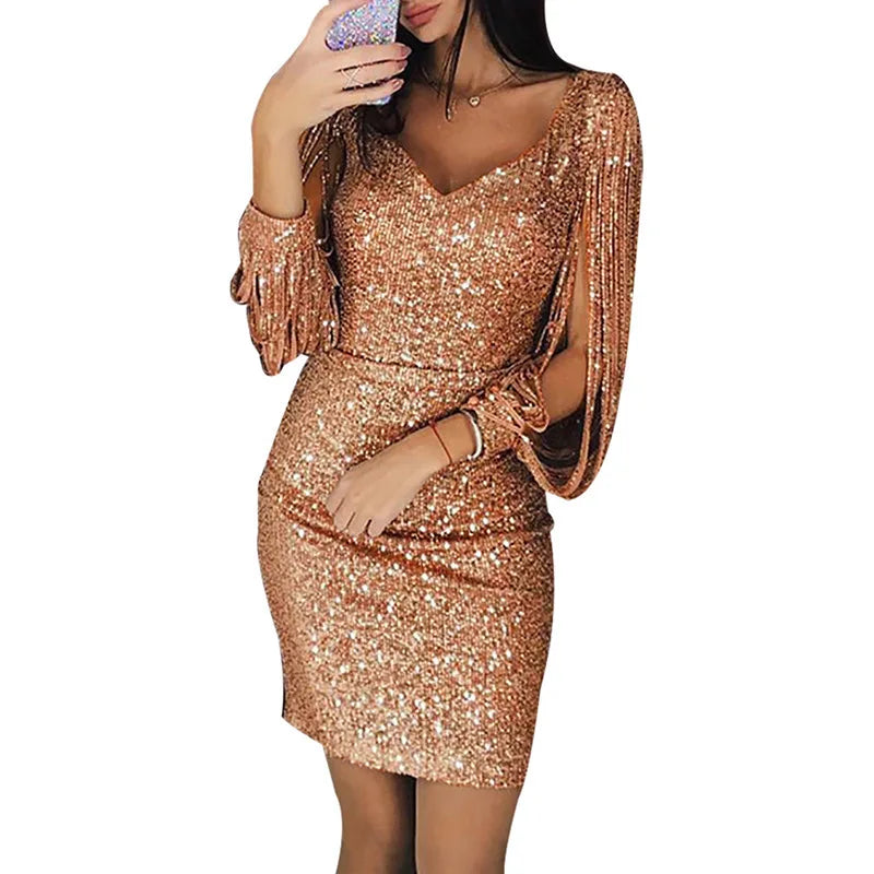 Abendkleid mit Pailletten und offenem Ärmel