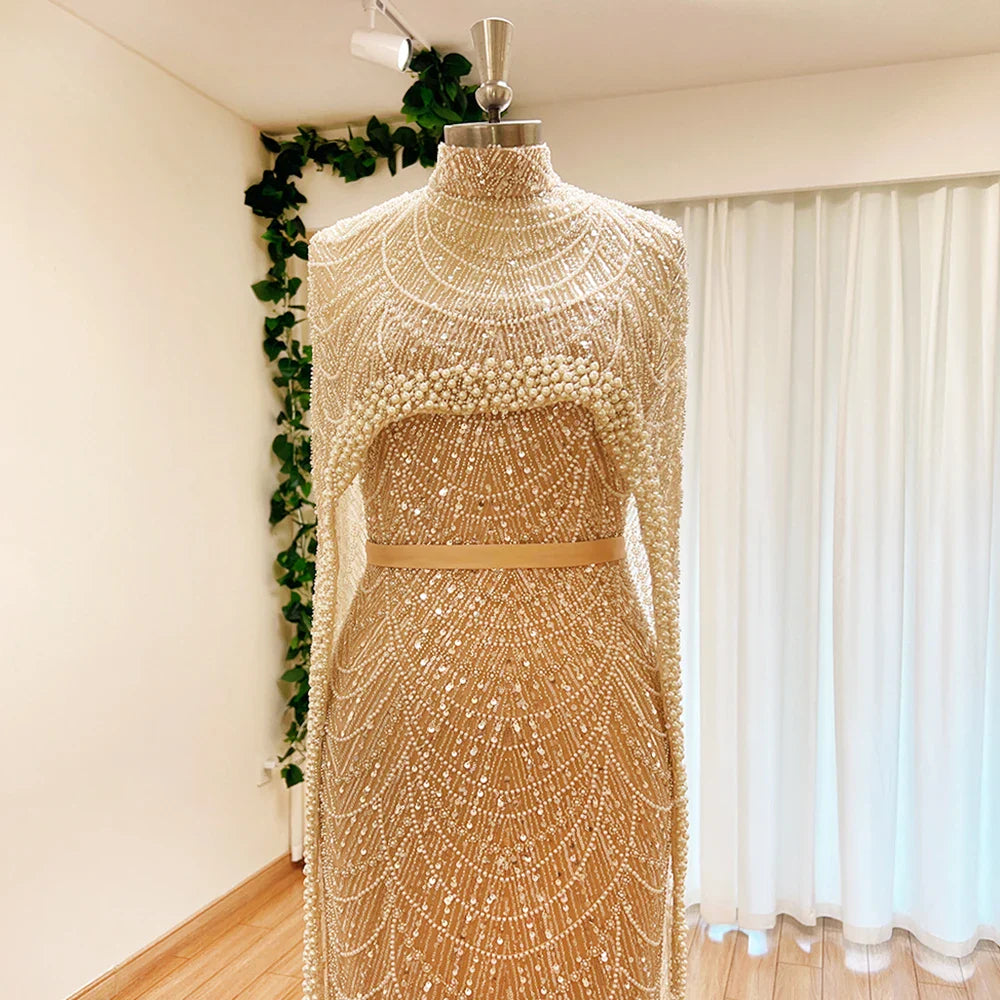 Abendkleid mit Pailletten und Perlen