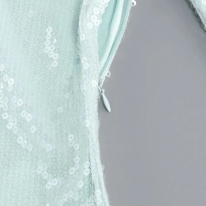 Langes Pailletten-Kleid mit Schnürung am Brustbereich