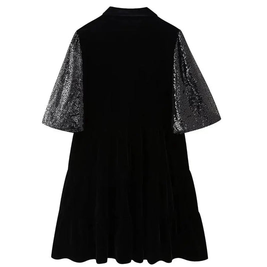 Schwarzes T-Shirt-Kleid mit Paillettenärmeln aus Samt