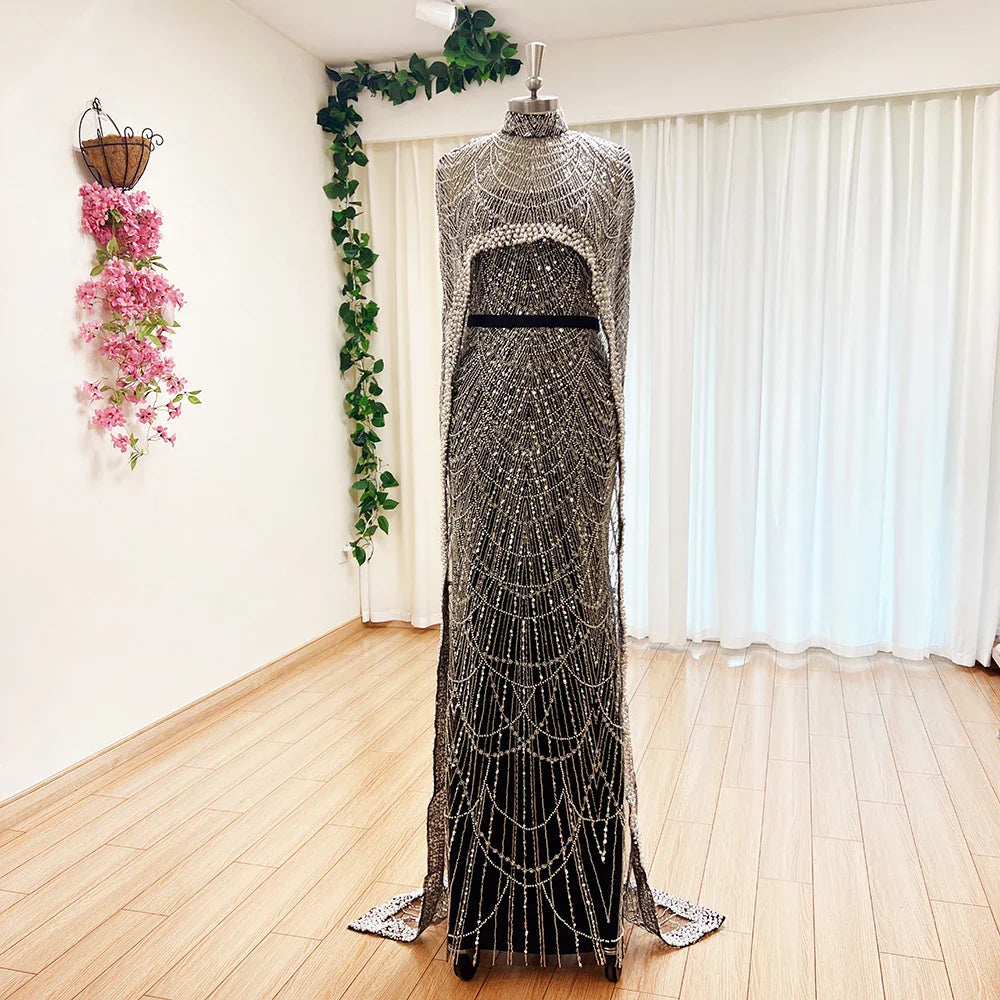 Abendkleid mit Pailletten und Perlen