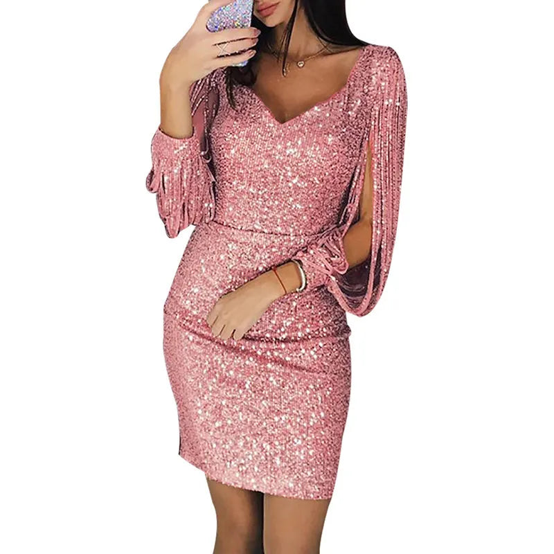 Abendkleid mit Pailletten und offenem Ärmel