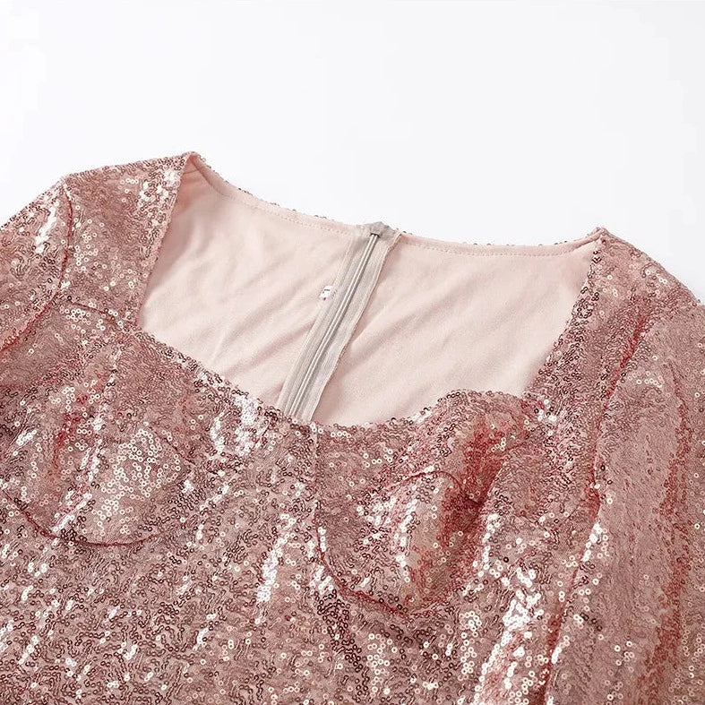 Pailletten-Kleid mit unteren Pelzdetails