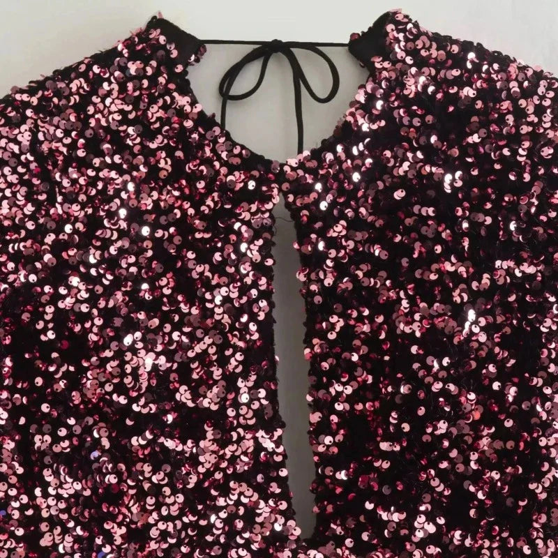 Auffälliges lila Pailletten-Kleid