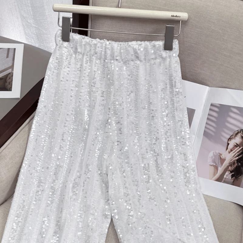 Damenshorts mit Pailletten und Streifen