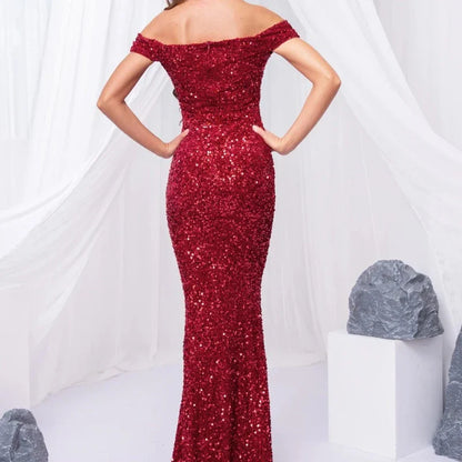 Lang Abendkleid aus Pailletten mit schulterfreiem Design