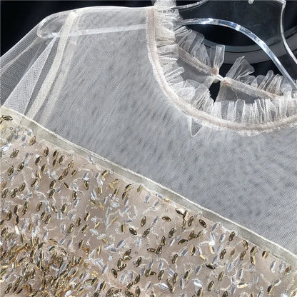 Plissierte beige Pailletten-Robe