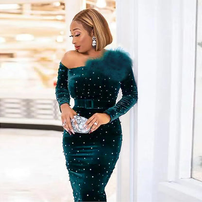 Abendkleid mit Pailletten aus Samt in Grün