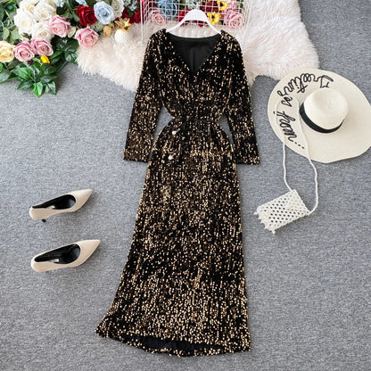 Kleid mit Pailletten, V-Ausschnitt und Schnürung in der Taille