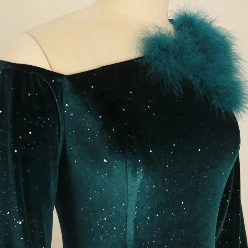 Abendkleid mit Pailletten aus Samt in Grün