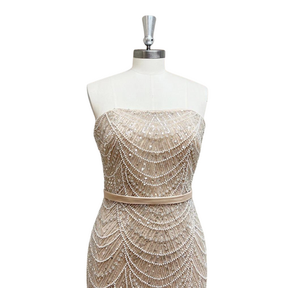 Abendkleid mit Pailletten und Perlen
