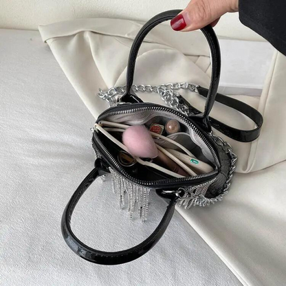 Kleine silberne Schultertasche