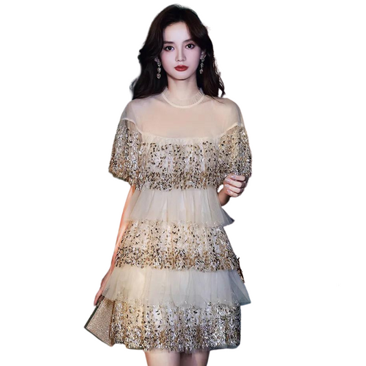 Beige Pailletten-Kleid mit Plissee aus Mousseline