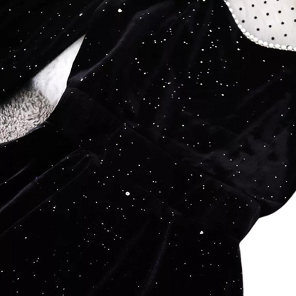 Schwarzes Samtkleid mit Pailletten