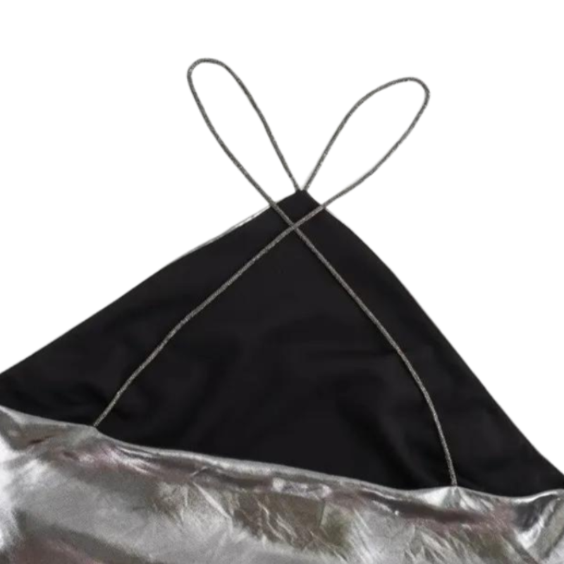 Lederlange silberne Robe mit Riemen