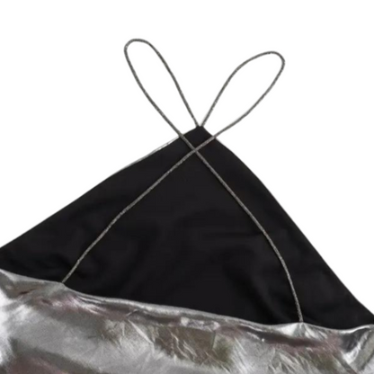 Lederlange silberne Robe mit Riemen