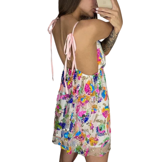 Glitzerndes Kleid mit bunten Blumen und Rückenfreiraum